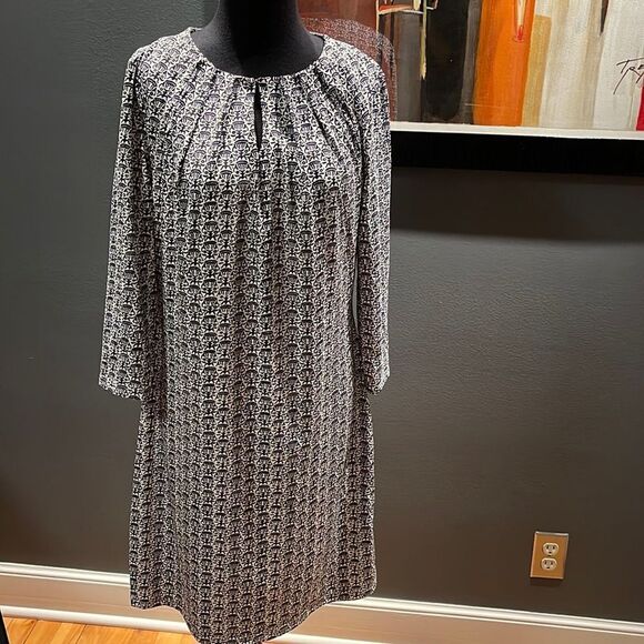 Ellie Kai black/white pattern gathered crew keyhole front neckline midi. Size 10 - Picture 1 of 6